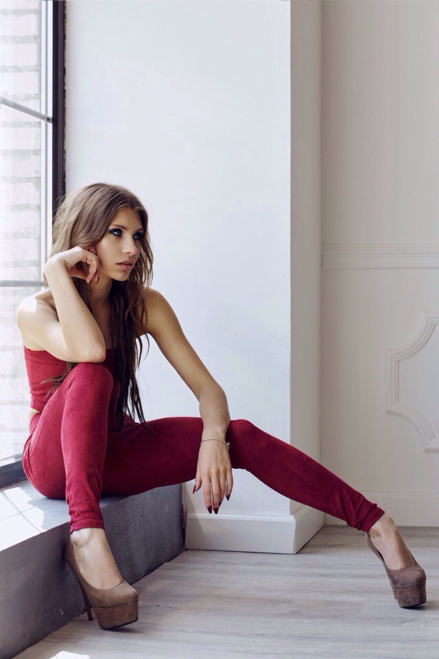 Вторая претендентка на звание “Девушка декабря” по версии портала “Ключ-Медиа”. Мечтающая о вечной молодости Евгения Кепина