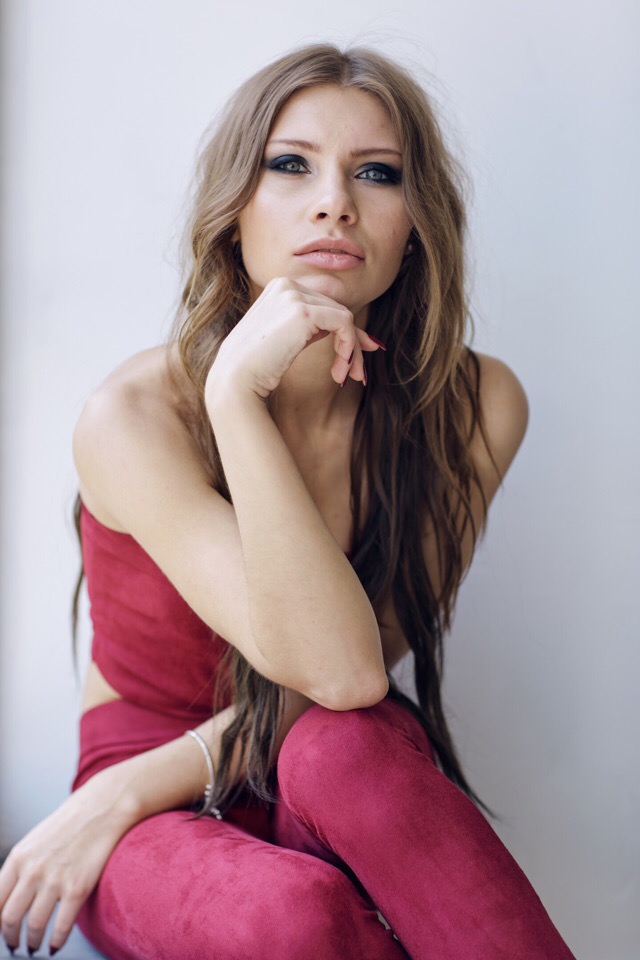 Вторая претендентка на звание “Девушка декабря” по версии портала “Ключ-Медиа”. Мечтающая о вечной молодости Евгения Кепина