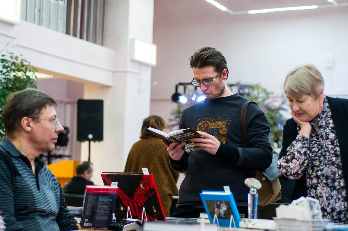 На владимирский новогодний “Бу!фест” приехали известные писатели и сценаристы. Они прочитали лекции и неформально пообщались с гостями фестиваля