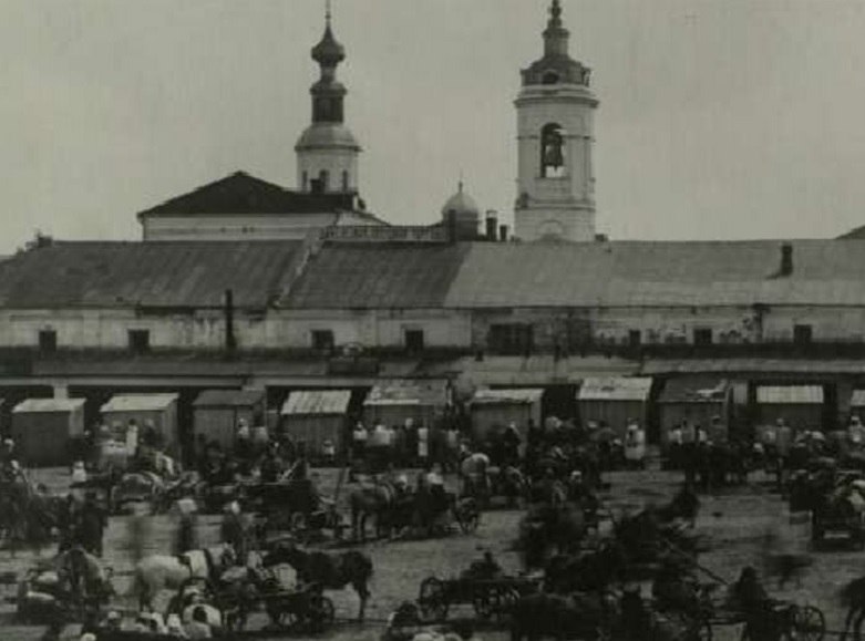 Новогодние приготовления, суета, покупки, выбор подарков и гулянья – все это было присуще и жителям дореволюционного Владимира. О том, как 100 лет назад в городе отмечали главный праздник страны, - читайте в нашем очерке