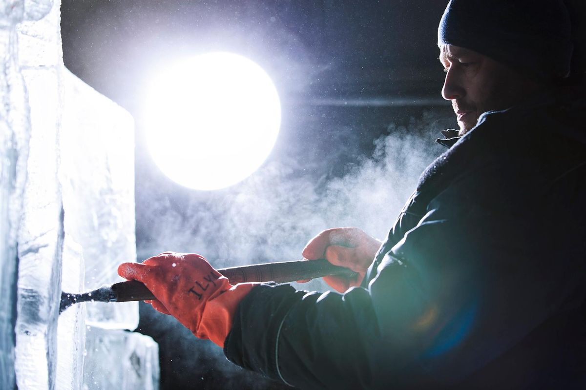 Владимирский скульптор Илья Шанин сделал ледяную фигуру Гарри Поттера для фестиваля в Голландии