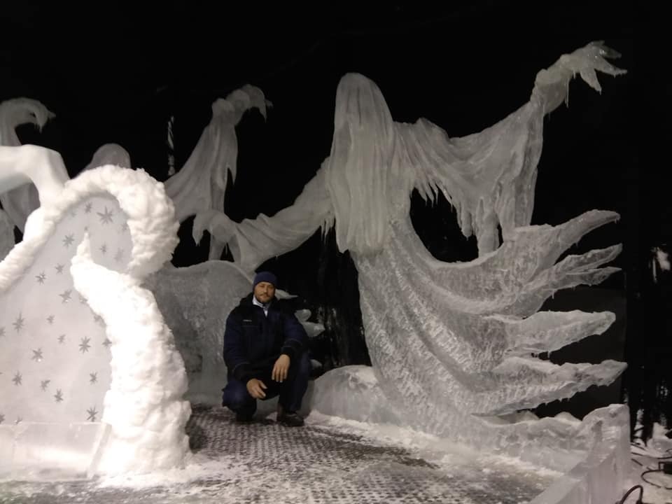 Скульптор Илья Шанин на фестивале в городе Зволле воссоздал изо льда Гарри Поттера