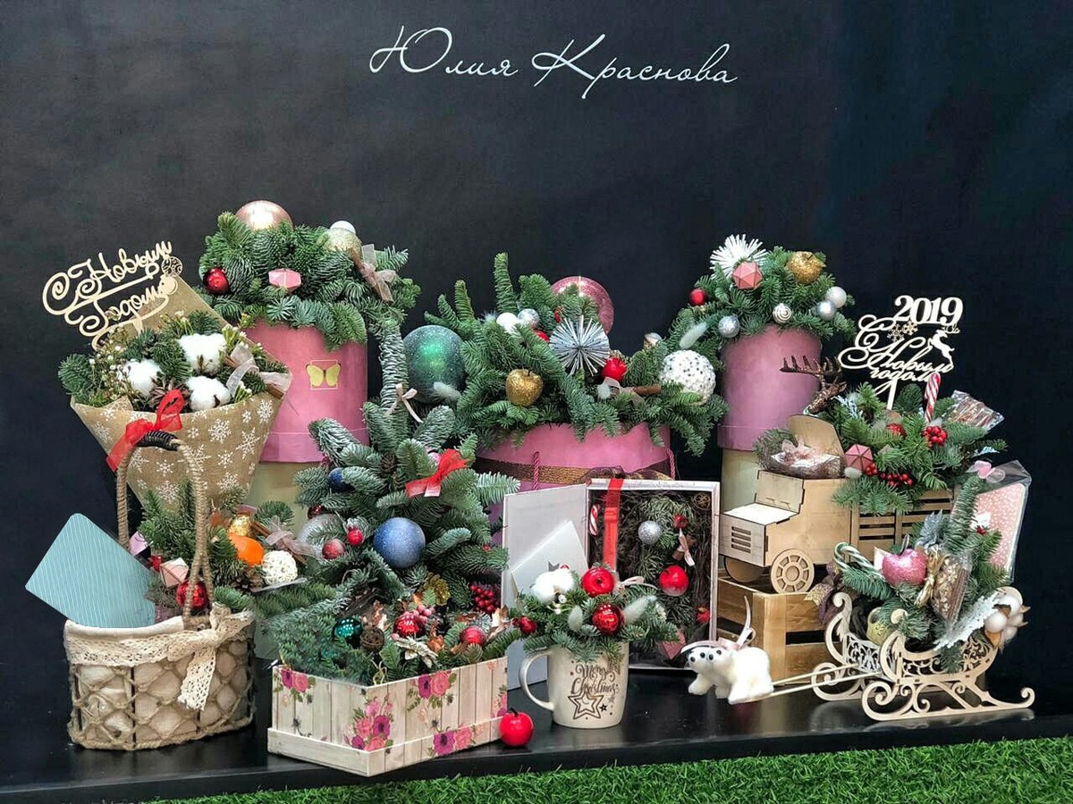 В этом году в тренде необычные новогодние композиции. Владимирские флористы Юлия Краснова и Наталья Рыжова рассказали нам о нескольких подобных букетах