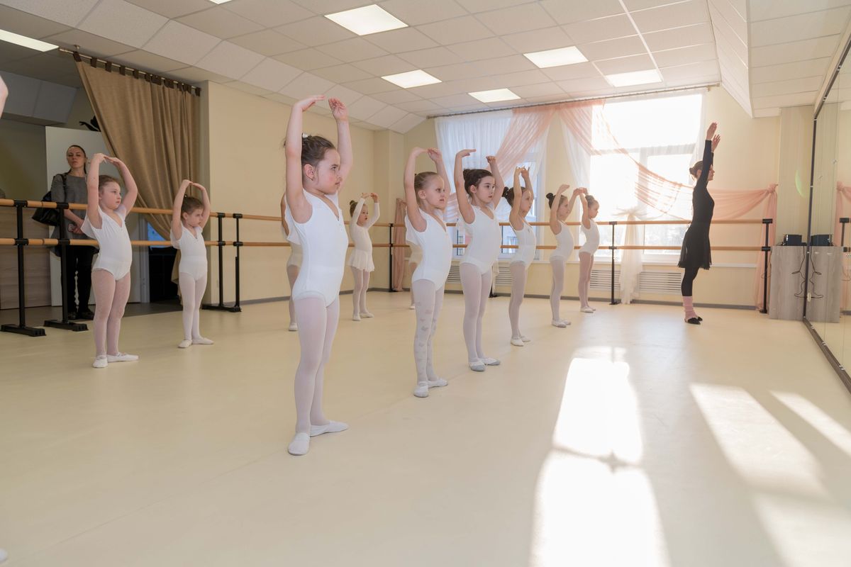 В декабре во Владимире отметили год со дня открытия детской хореографической школы “Русский балет”. Что успели сделать за время существования школы? И есть ли шанс у владимирских ребят стать звездами балета?