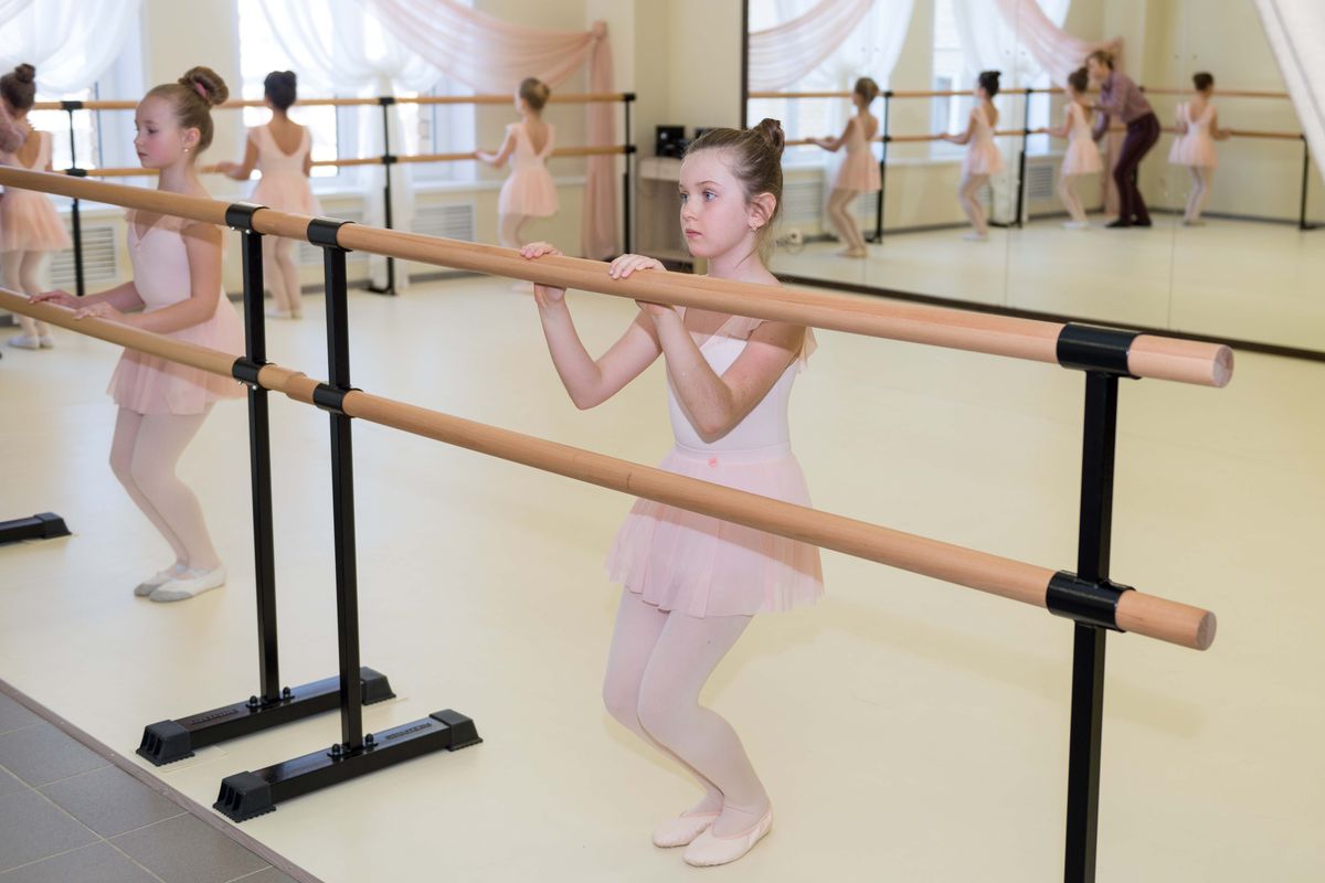 В декабре во Владимире отметили год со дня открытия детской хореографической школы “Русский балет”. Что успели сделать за время существования школы? И есть ли шанс у владимирских ребят стать звездами балета?