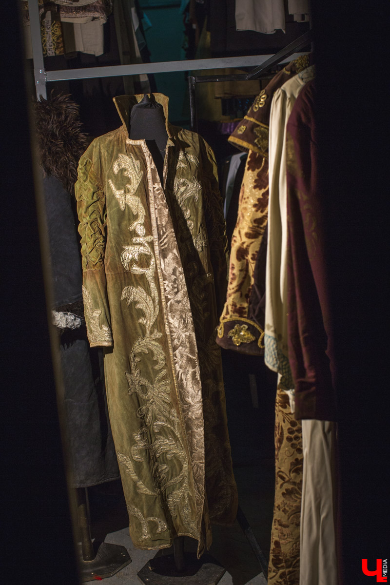 Заведующая пошивочной мастерской драмтеатра Ольга Евдокимова рассказала, как создаются костюмы для спектаклей