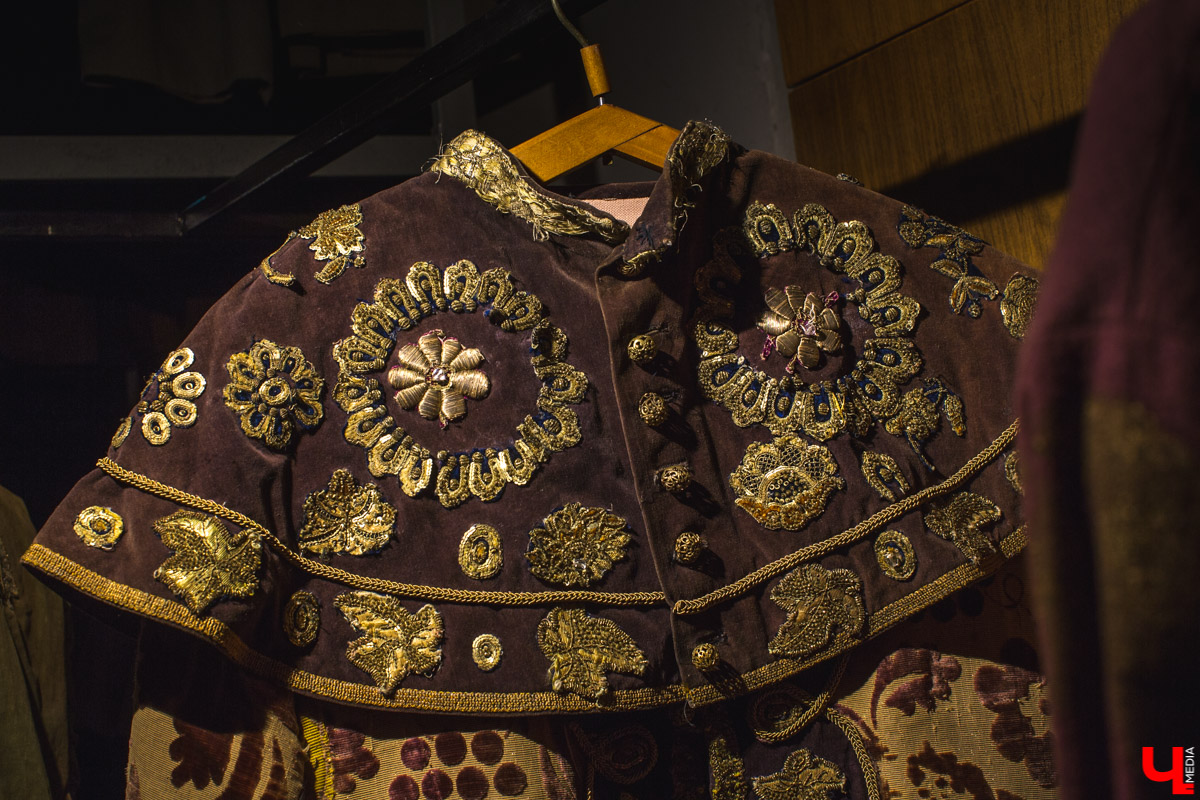 Заведующая пошивочной мастерской драмтеатра Ольга Евдокимова рассказала, как создаются костюмы для спектаклей