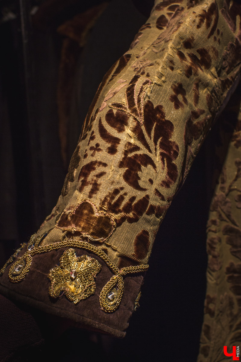 Заведующая пошивочной мастерской драмтеатра Ольга Евдокимова рассказала, как создаются костюмы для спектаклей