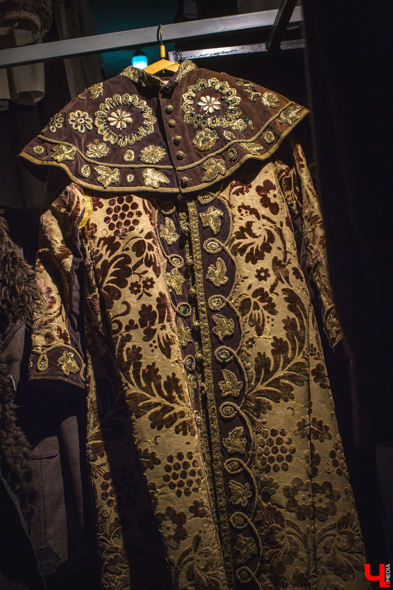 Заведующая пошивочной мастерской драмтеатра Ольга Евдокимова рассказала, как создаются костюмы для спектаклей