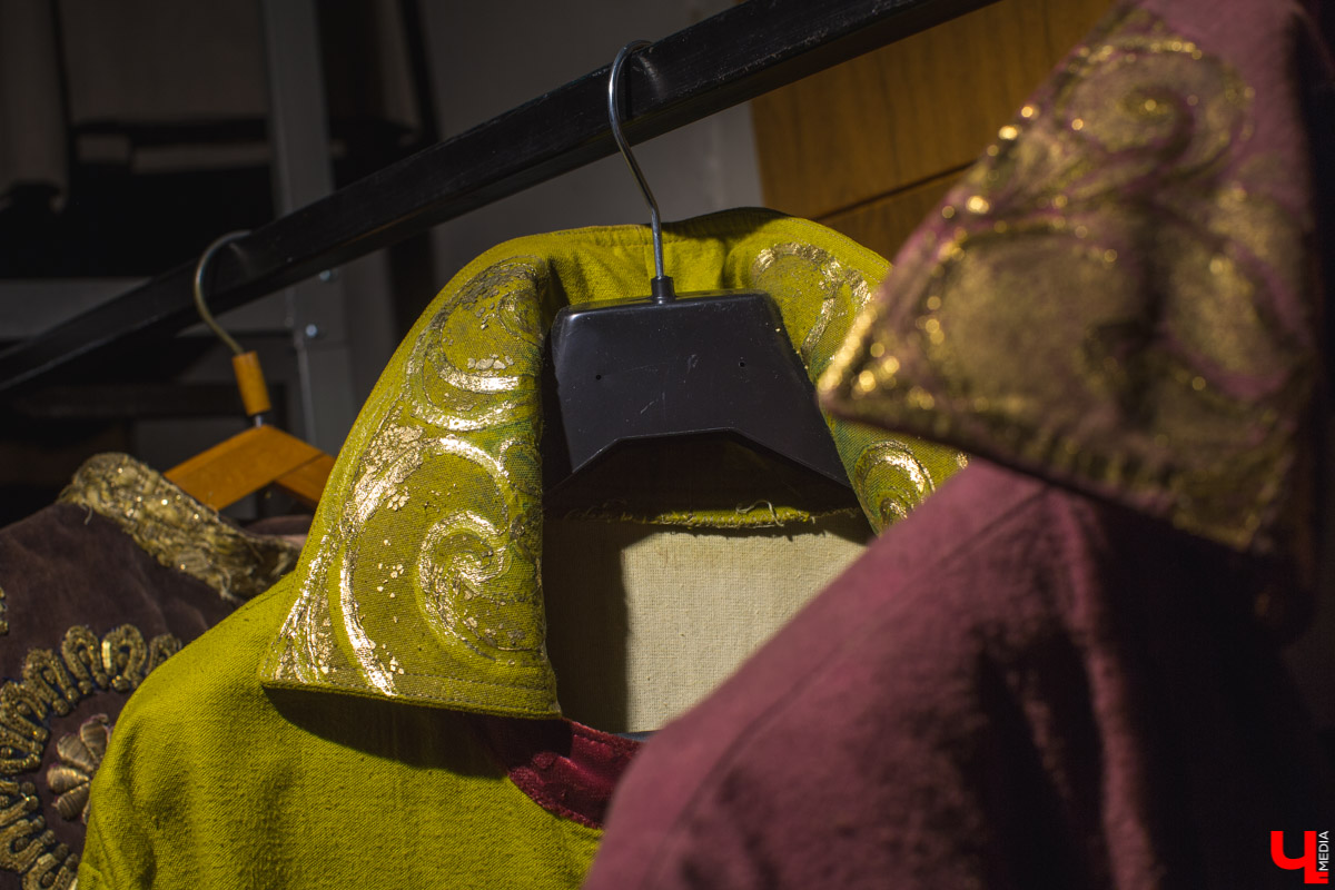 Заведующая пошивочной мастерской драмтеатра Ольга Евдокимова рассказала, как создаются костюмы для спектаклей