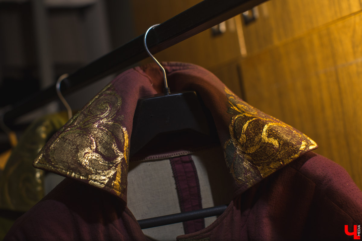 Заведующая пошивочной мастерской драмтеатра Ольга Евдокимова рассказала, как создаются костюмы для спектаклей