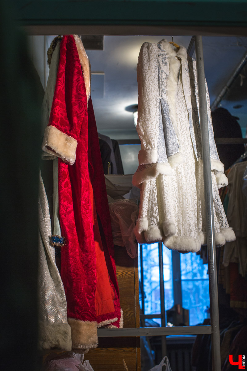 Заведующая пошивочной мастерской драмтеатра Ольга Евдокимова рассказала, как создаются костюмы для спектаклей