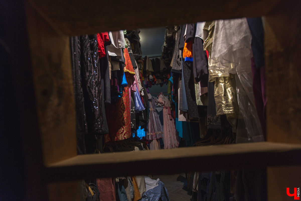 Заведующая пошивочной мастерской драмтеатра Ольга Евдокимова рассказала, как создаются костюмы для спектаклей