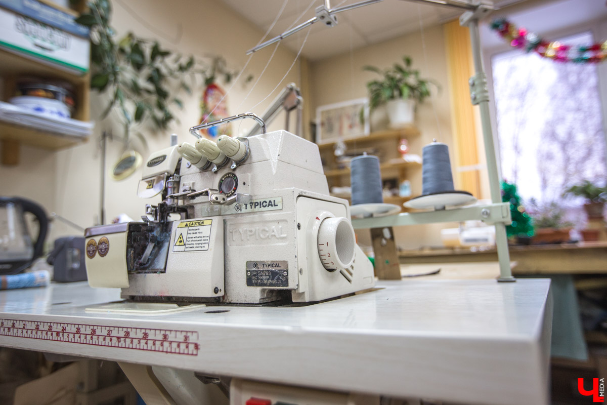 Заведующая пошивочной мастерской драмтеатра Ольга Евдокимова рассказала, как создаются костюмы для спектаклей