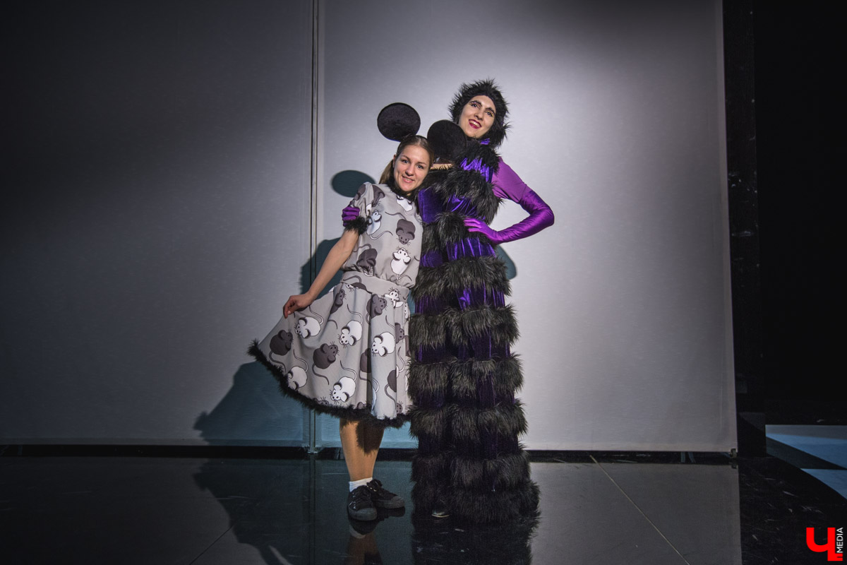 Заведующая пошивочной мастерской драмтеатра Ольга Евдокимова рассказала, как создаются костюмы для спектаклей