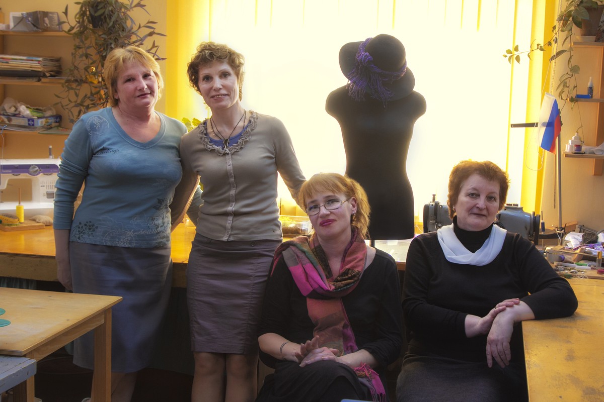 Заведующая пошивочной мастерской драмтеатра Ольга Евдокимова рассказала, как создаются костюмы для спектаклей