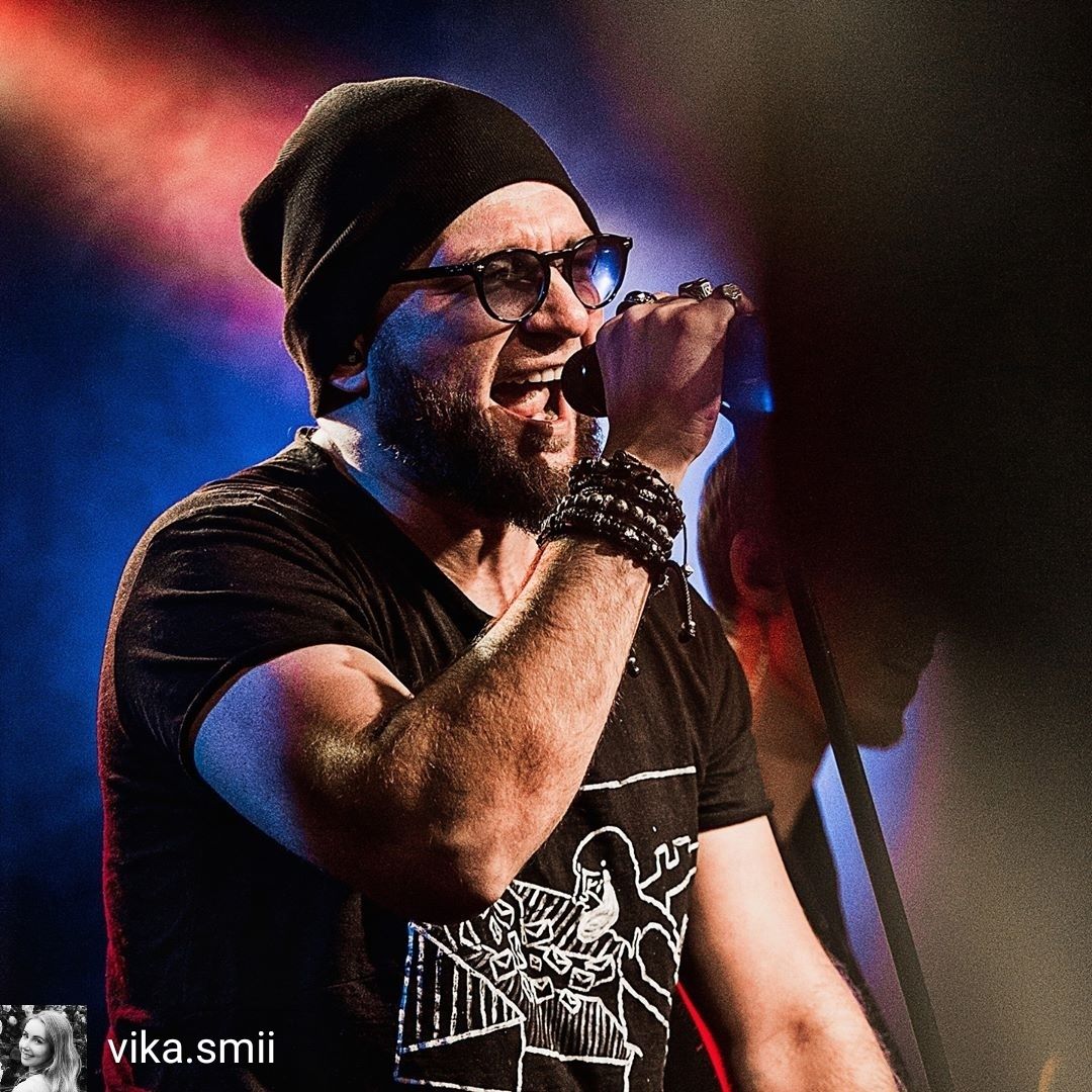 Группа “Рекорд Оркестр” исполнила “Песню фонарщиков” на “Квартирнике у Маргулиса”