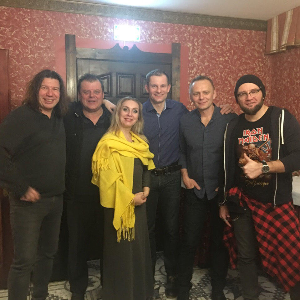 Группа “Рекорд Оркестр” исполнила “Песню фонарщиков” на “Квартирнике у Маргулиса”