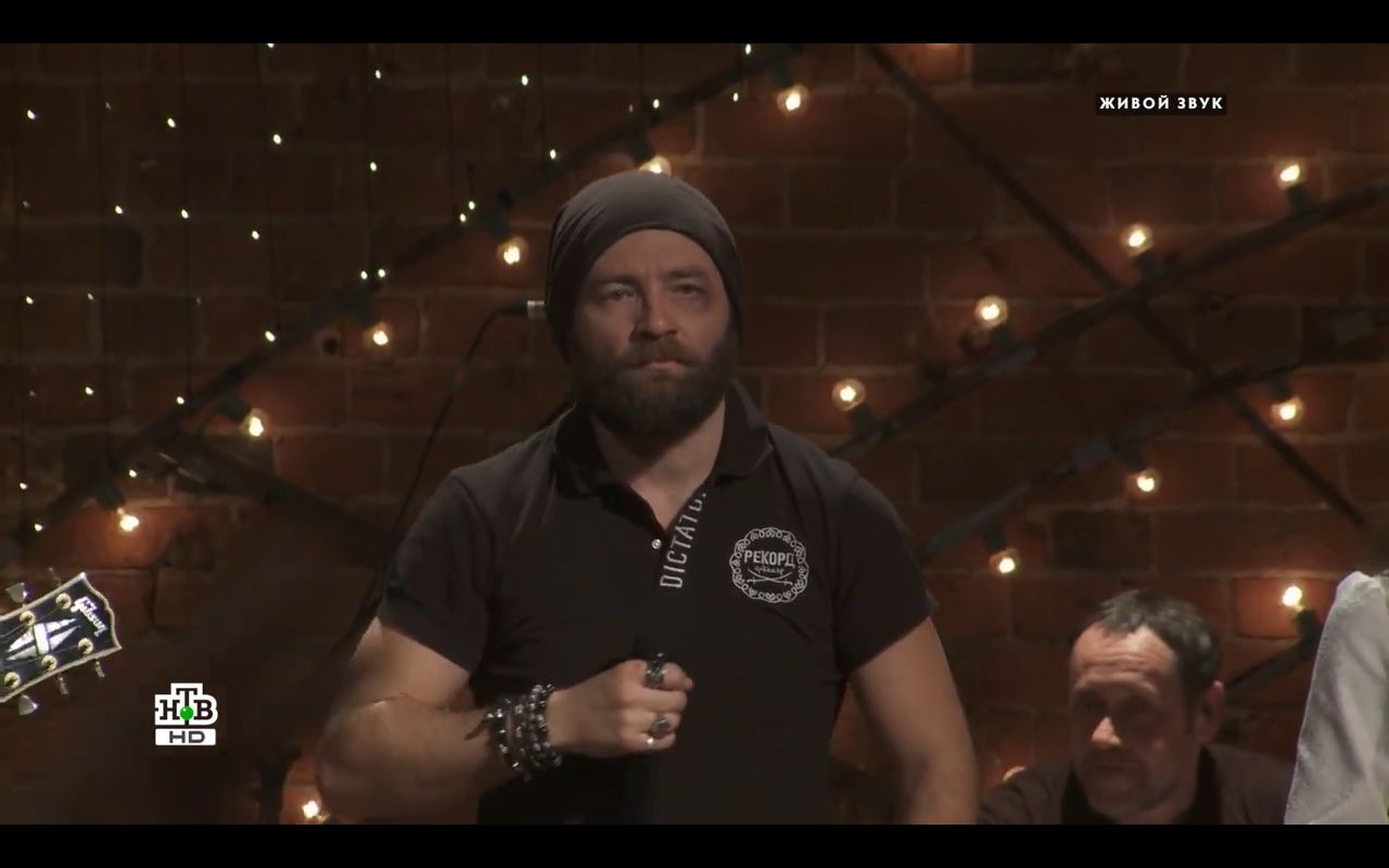 Группа “Рекорд Оркестр” исполнила “Песню фонарщиков” на “Квартирнике у Маргулиса”