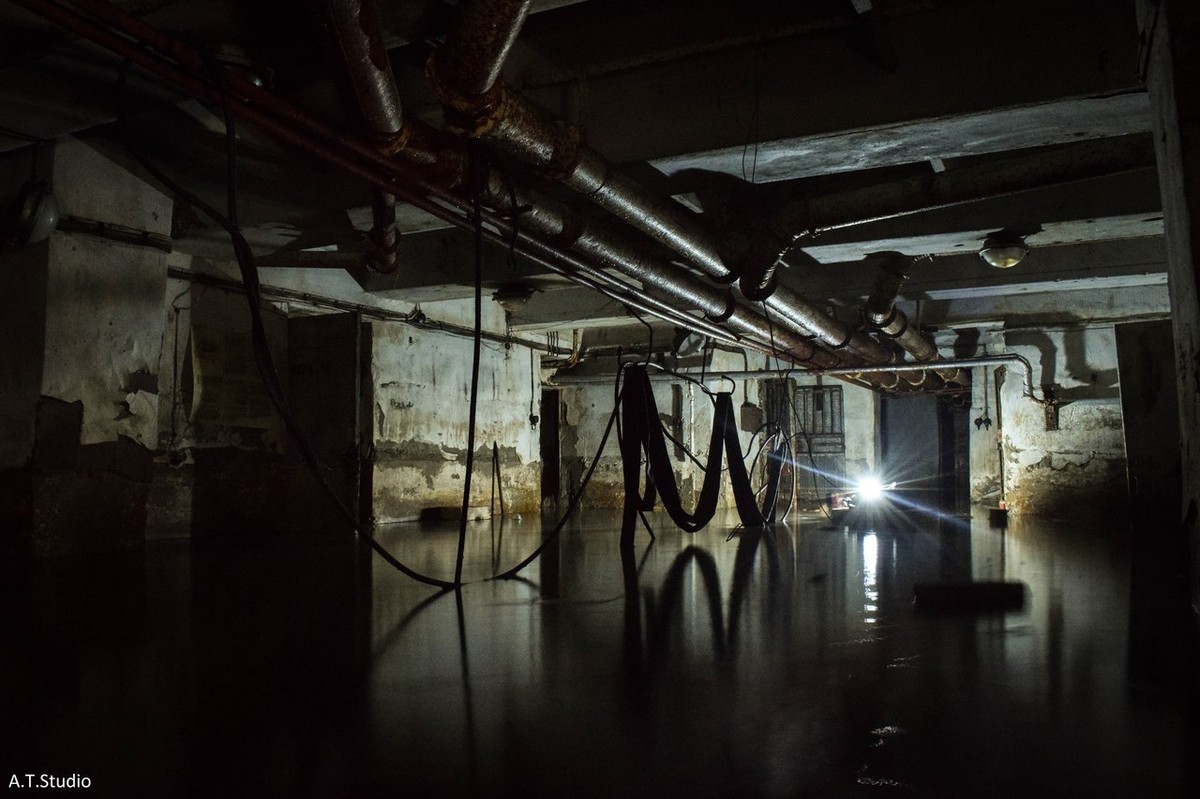 Михаил Цветаев нередко наведывается в заброшенные сооружения. И увлекательно рассказывает о них. На этот раз он поведал о трех заброшенных владимирских бомбоубежищах