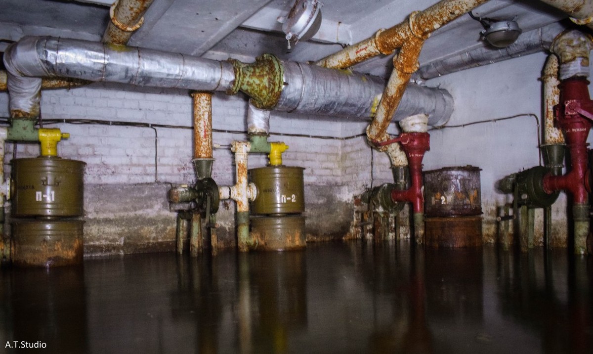 Михаил Цветаев нередко наведывается в заброшенные сооружения. И увлекательно рассказывает о них. На этот раз он поведал о трех заброшенных владимирских бомбоубежищах