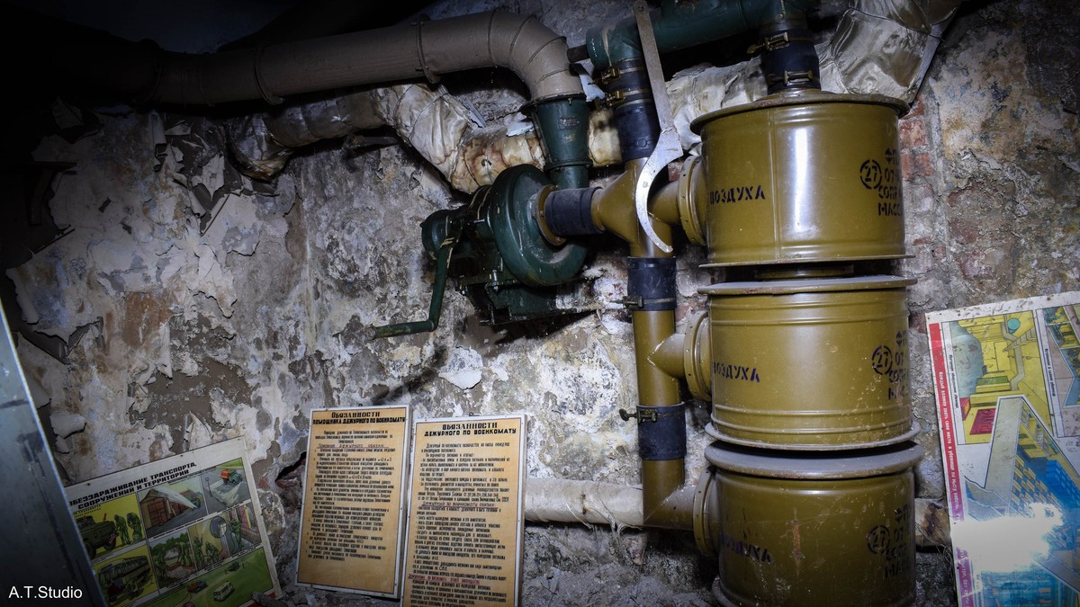 Михаил Цветаев нередко наведывается в заброшенные сооружения. И увлекательно рассказывает о них. На этот раз он поведал о трех заброшенных владимирских бомбоубежищах