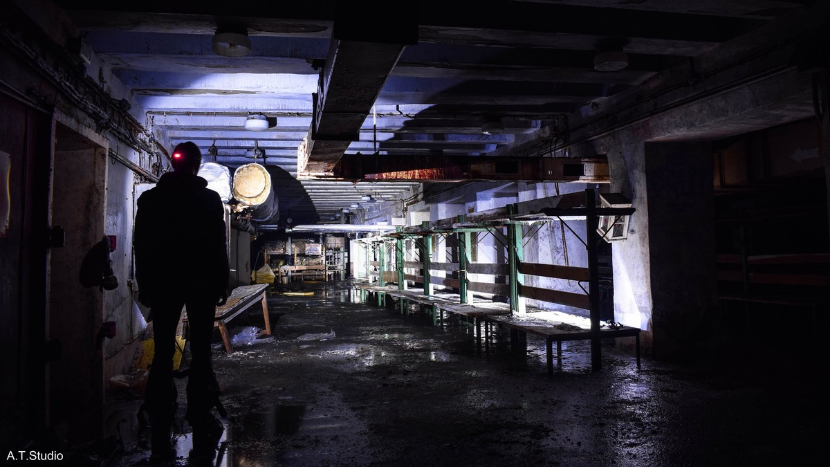 Михаил Цветаев нередко наведывается в заброшенные сооружения. И увлекательно рассказывает о них. На этот раз он поведал о трех заброшенных владимирских бомбоубежищах