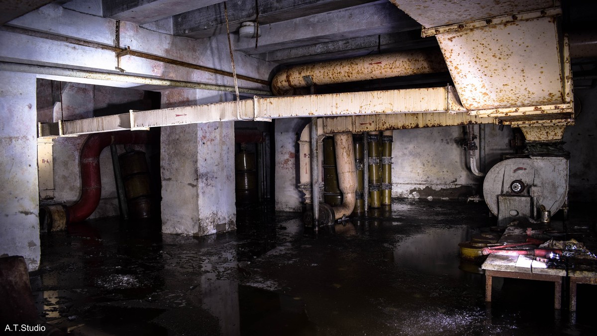 Михаил Цветаев нередко наведывается в заброшенные сооружения. И увлекательно рассказывает о них. На этот раз он поведал о трех заброшенных владимирских бомбоубежищах