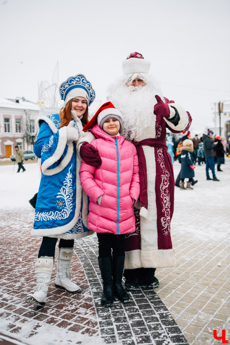 13 января во Владимире прошел VIII забег Дедов Морозов в центре города. В нем приняли участие больше 3 тысяч человек