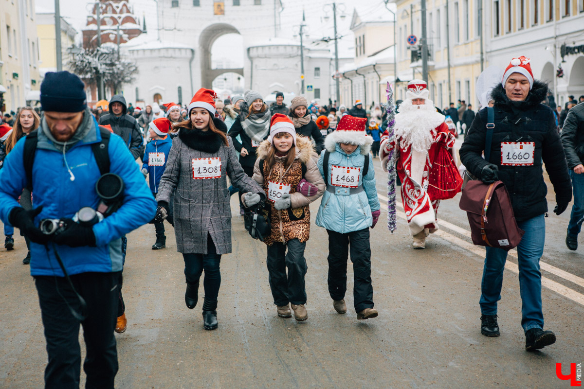 13 января во Владимире прошел VIII забег Дедов Морозов в центре города. В нем приняли участие больше 3 тысяч человек