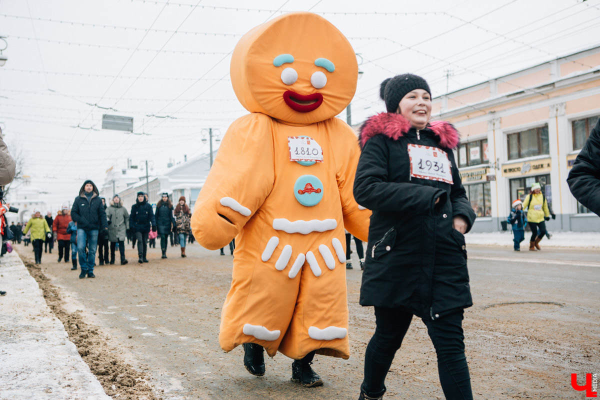 13 января во Владимире прошел VIII забег Дедов Морозов в центре города. В нем приняли участие больше 3 тысяч человек