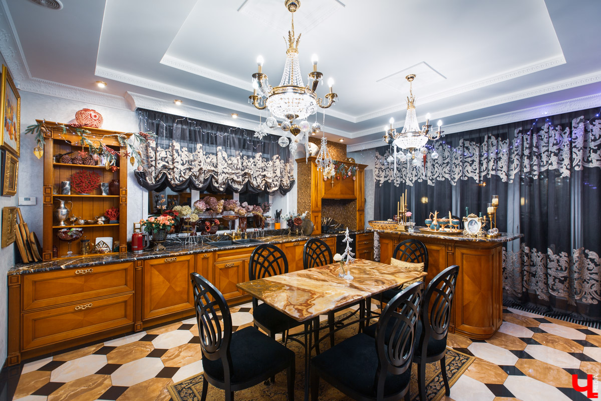 Экскурсия по роскошному трехэтажному дому во Владимире