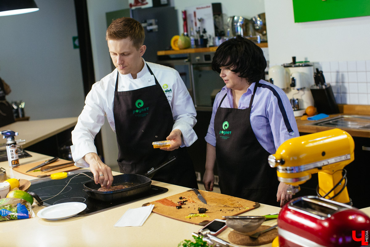 Мастер-шеф студии Roulet доказал в кулинарном поединке, что сладкая говядина вкуснее перченой свинины