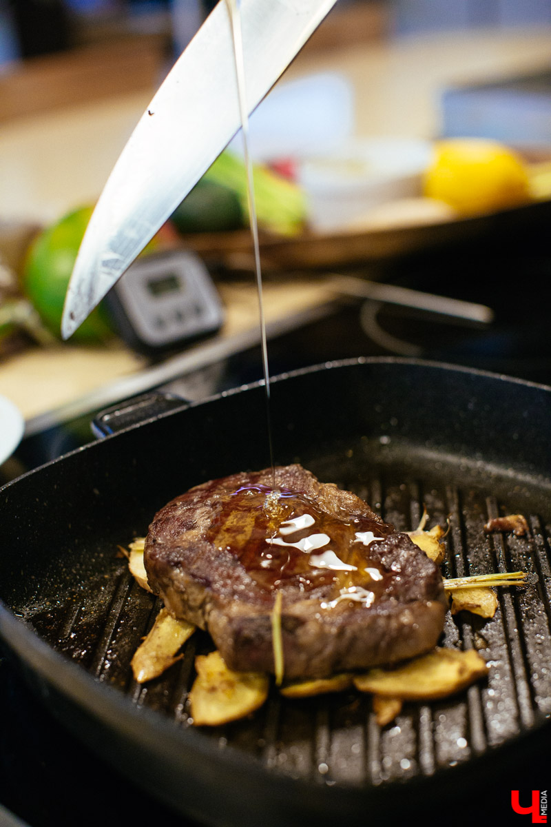 Мастер-шеф студии Roulet доказал в кулинарном поединке, что сладкая говядина вкуснее перченой свинины