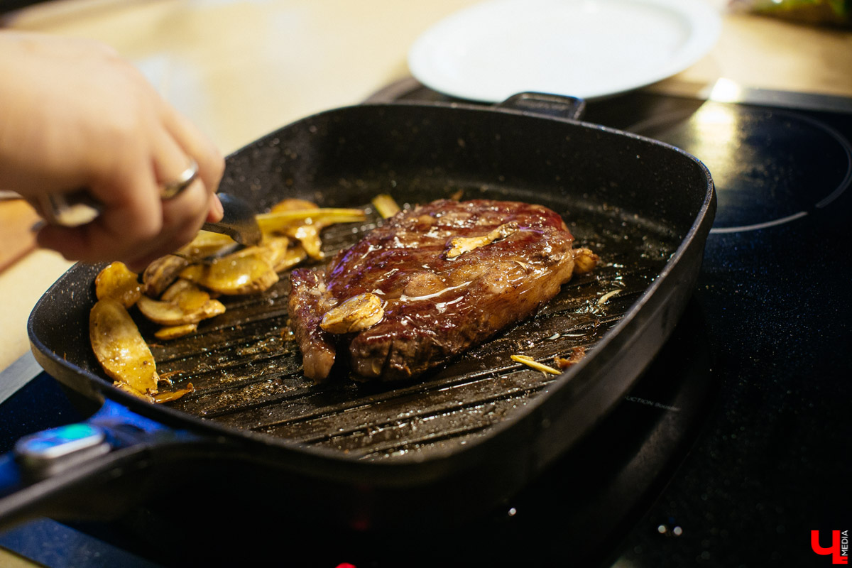 Мастер-шеф студии Roulet доказал в кулинарном поединке, что сладкая говядина вкуснее перченой свинины