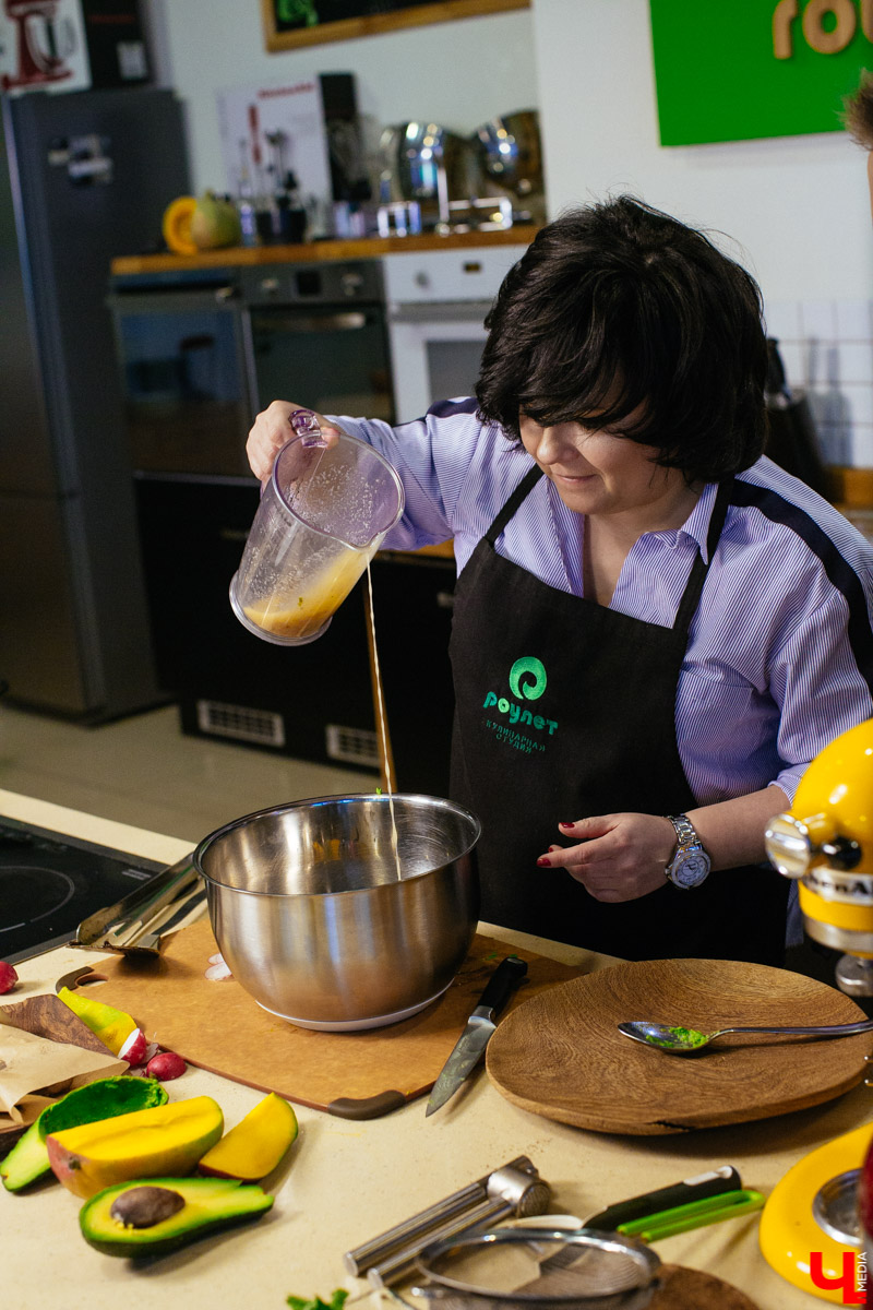 Мастер-шеф студии Roulet доказал в кулинарном поединке, что сладкая говядина вкуснее перченой свинины