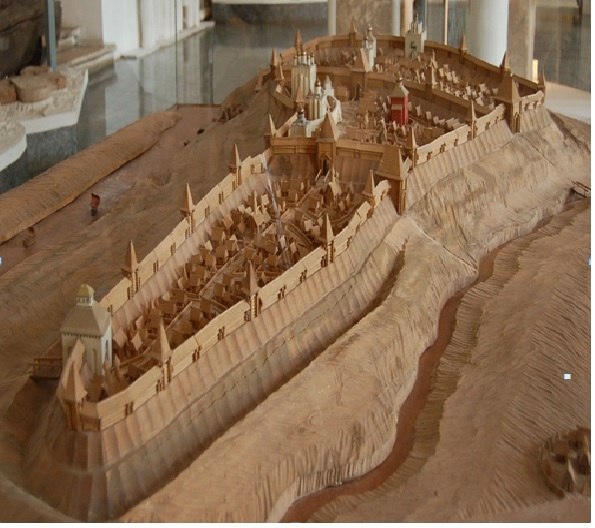 В 12 веке происходит крутой поворот в истории Руси. Новым центром становится город Владимир. Как это произошло? Давайте разберемся!