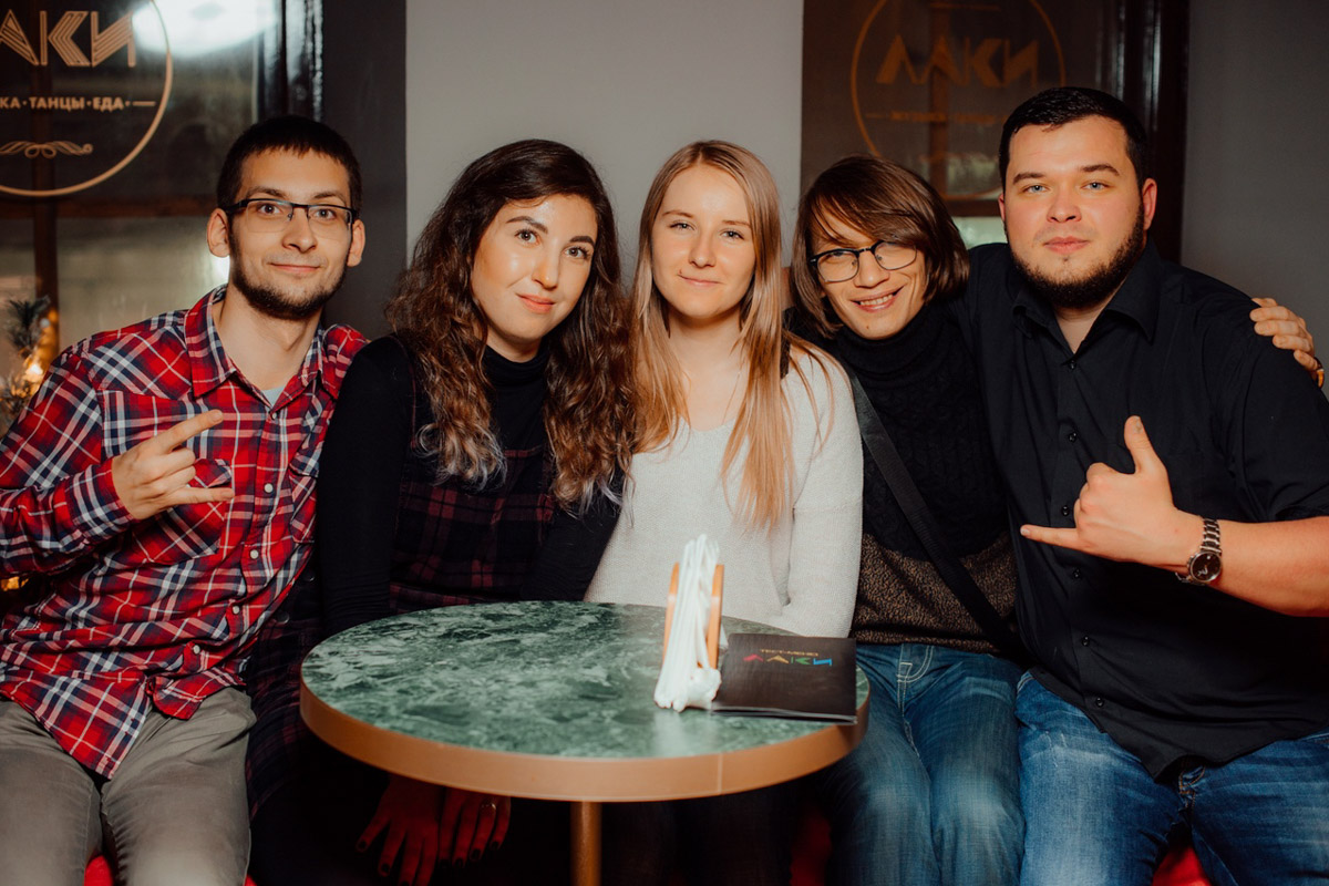 На улице Большая Московская, 22 открылся музыкальный ресторан “Лаки Лаки”, где в выходные работают два зала и три бара, а еще проходят музыкальные концерты и диджей-сеты