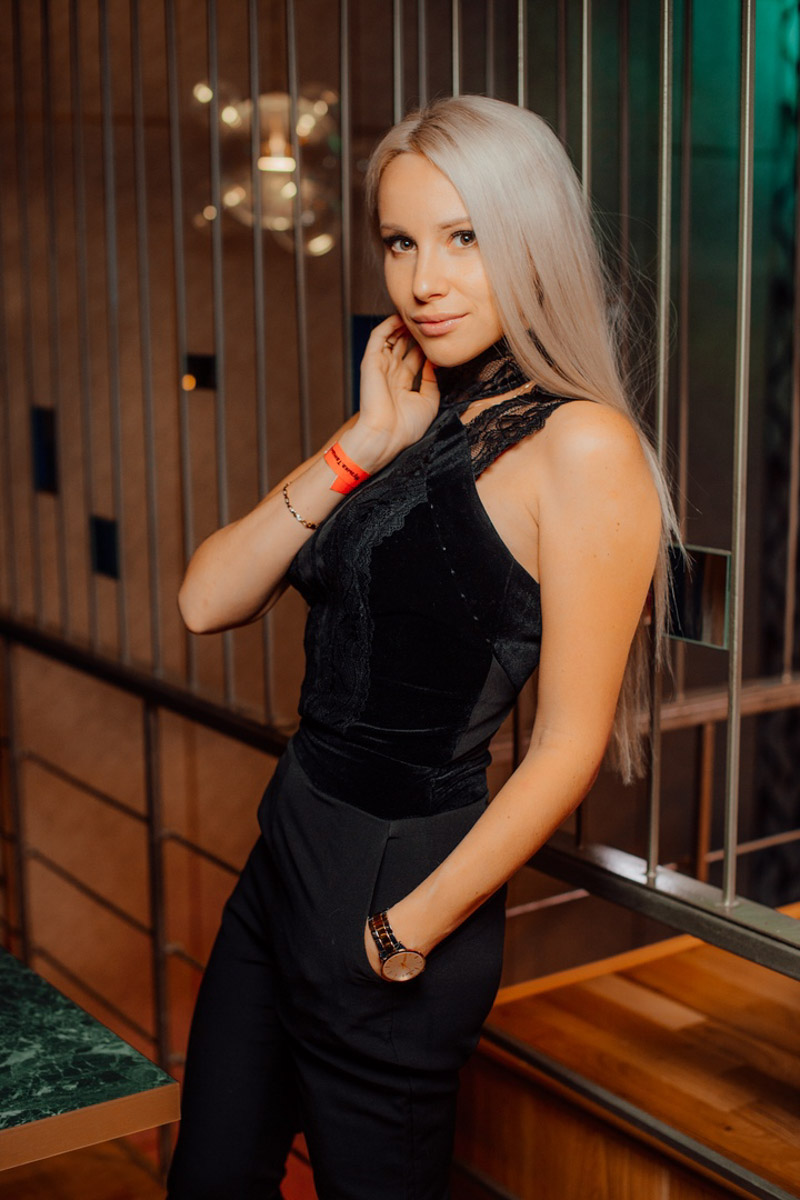 На улице Большая Московская, 22 открылся музыкальный ресторан “Лаки Лаки”, где в выходные работают два зала и три бара, а еще проходят музыкальные концерты и диджей-сеты