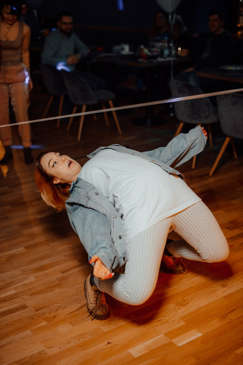 На улице Большая Московская, 22 открылся музыкальный ресторан “Лаки Лаки”, где в выходные работают два зала и три бара, а еще проходят музыкальные концерты и диджей-сеты