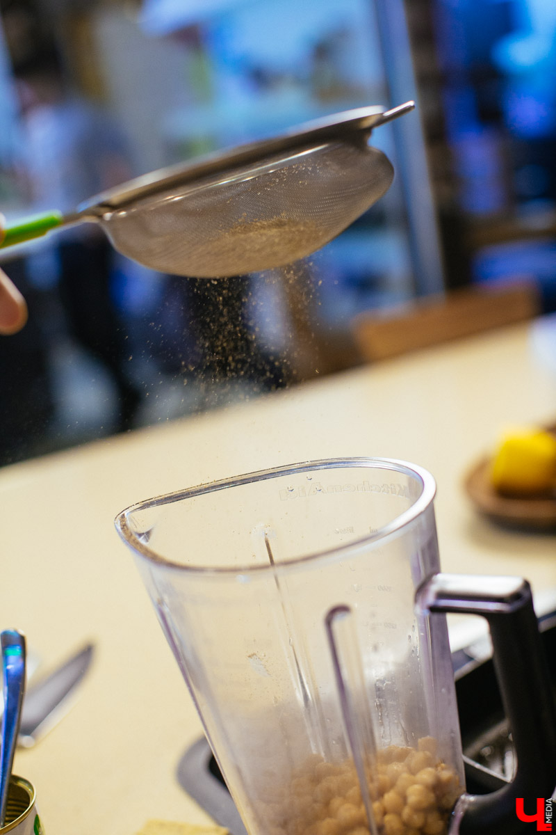 DJ Koks, перешедший на функциональное питание, оценил стейк из тыквы от мастер-шефа кулинарной студии Roulet