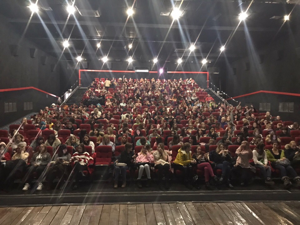 Концерт корейской группы BTS в кинотеатре