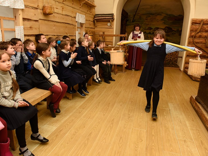 Эта неделя была богата на важные события из сферы образования. Новые турникеты, строительство школы в Коммунаре и проект “Путевка в жизнь”. Вот о чем стоит знать, если ваш ребенок ходит в школу или только туда собирается