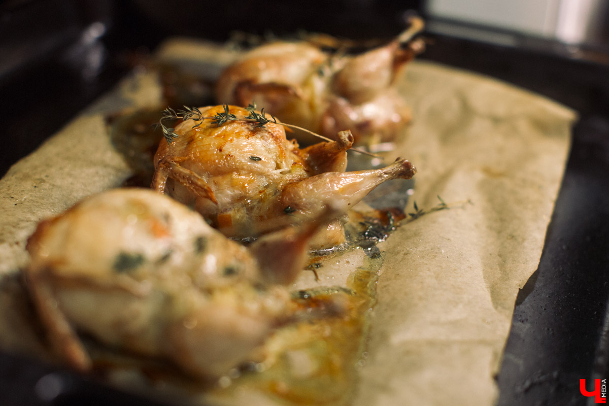 Дарья Никишова и Дмитрий Орловский провели сеанс кулинарной психотерапии и приготовили ресторанное блюдо из перепелов