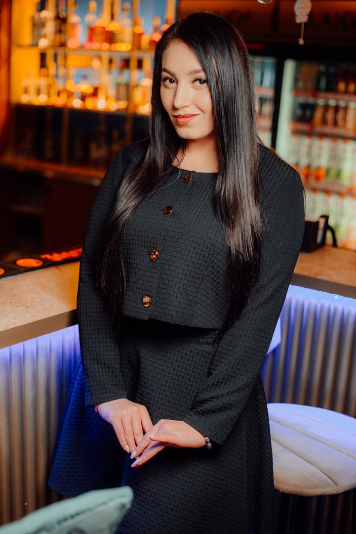 На улице Большая Московская, 22 открылся музыкальный ресторан “Лаки Лаки”, где в выходные работают два зала и три бара, а еще проходят музыкальные концерты и диджей-сеты