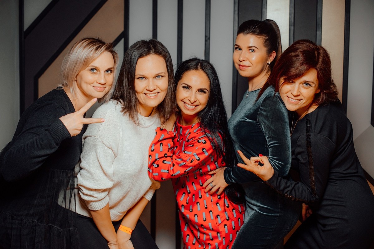 На улице Большая Московская, 22 открылся музыкальный ресторан “Лаки Лаки”, где в выходные работают два зала и три бара, а еще проходят музыкальные концерты и диджей-сеты