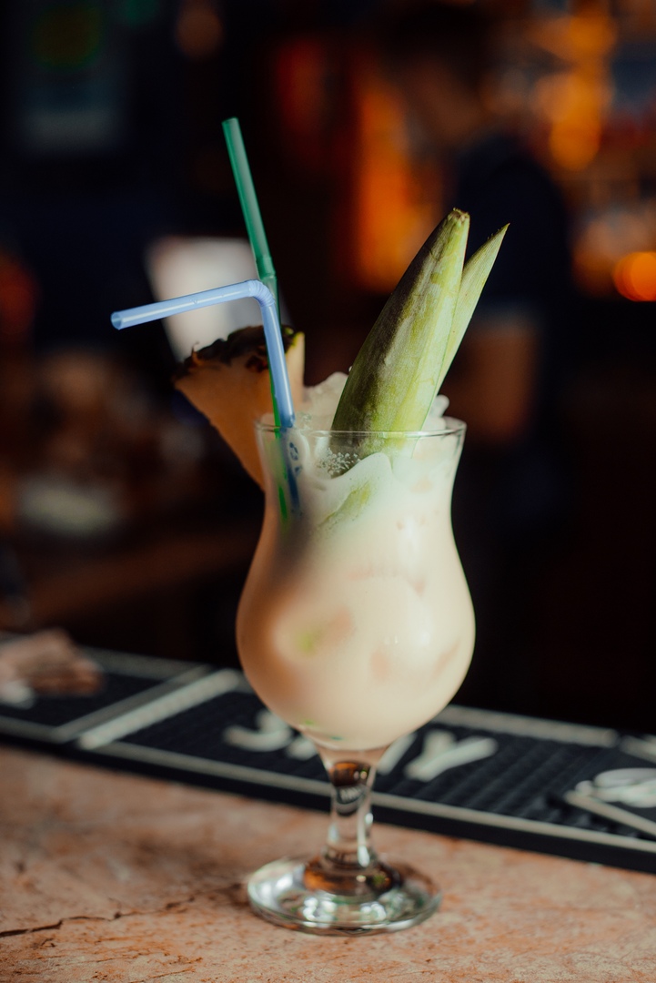 На улице Большая Московская, 22 открылся музыкальный ресторан “Лаки Лаки”, где в выходные работают два зала и три бара, а еще проходят музыкальные концерты и диджей-сеты