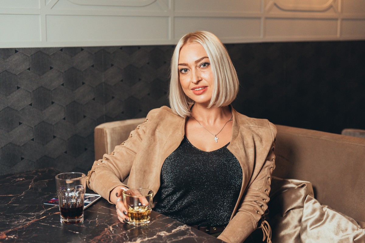 На улице Большая Московская, 22 открылся музыкальный ресторан “Лаки Лаки”, где в выходные работают два зала и три бара, а еще проходят музыкальные концерты и диджей-сеты