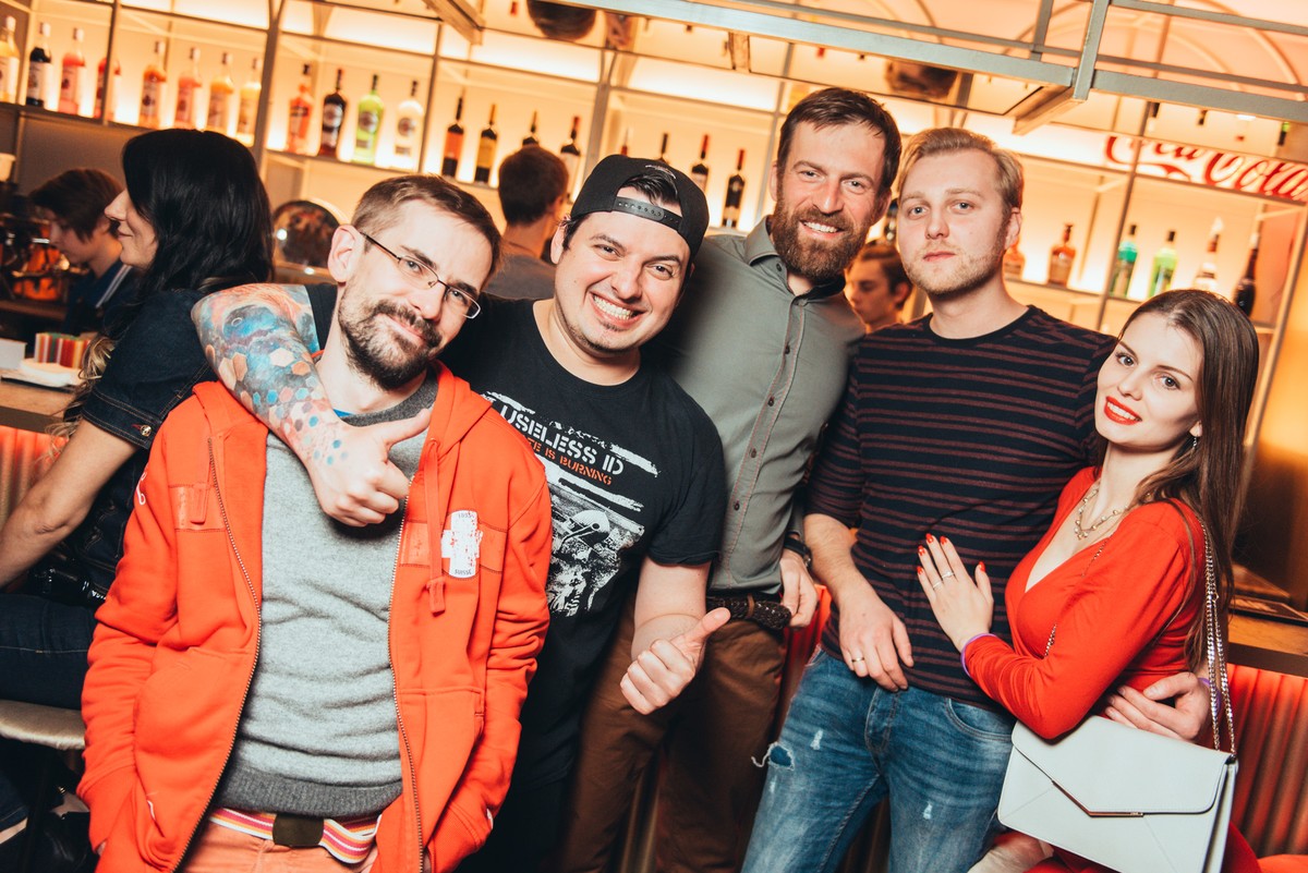 На улице Большая Московская, 22 открылся музыкальный ресторан “Лаки Лаки”, где в выходные работают два зала и три бара, а еще проходят музыкальные концерты и диджей-сеты