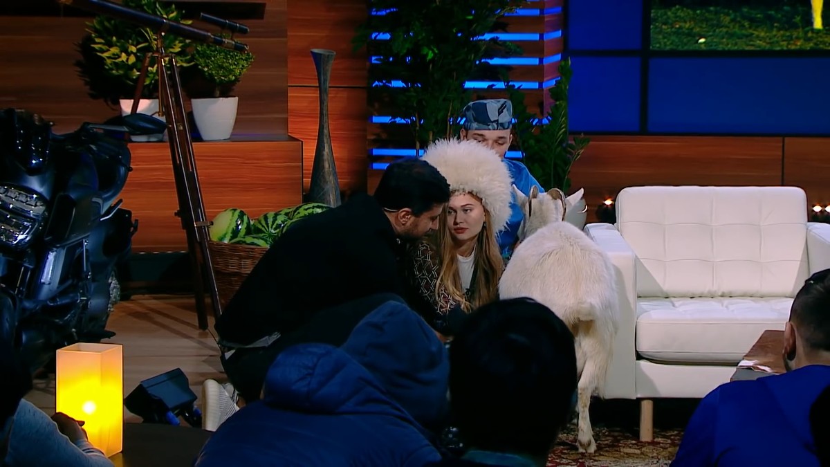 Популярная муромская блогерша “Поля из деревки” откровенно рассказала о себе на шоу Амирана Сардарова